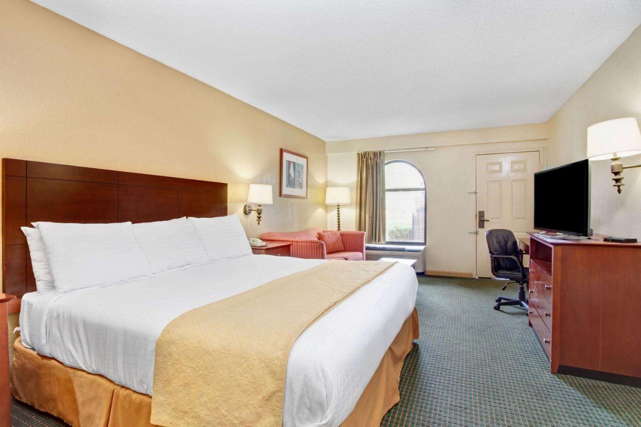 Days & By Wyndham South Atlanta Hotel 2*